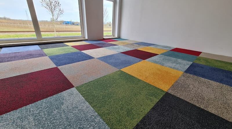 slijtage naaien Ongelofelijk Hoe kies je de juiste kleur voor een tapijttegel? - Sparo Tapijttegels